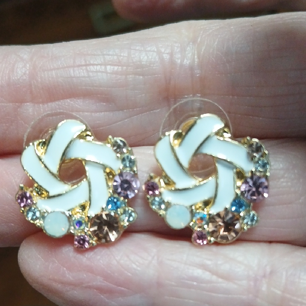 Elegant Gold and White Swirl Earrings